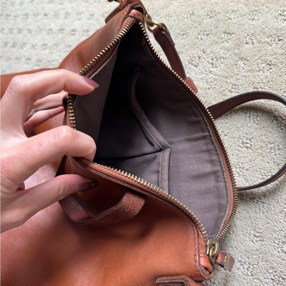 Classic Madewell Leather Crossbody Bag - Picture 3 of 4